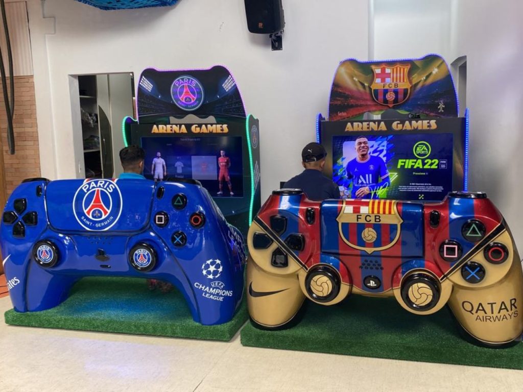 Arena Futebol PSG e Barcelona expostas em feira
